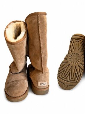 UGG Classic Tall Boots Chestnut Suede Sheepskin Women’s Size 6